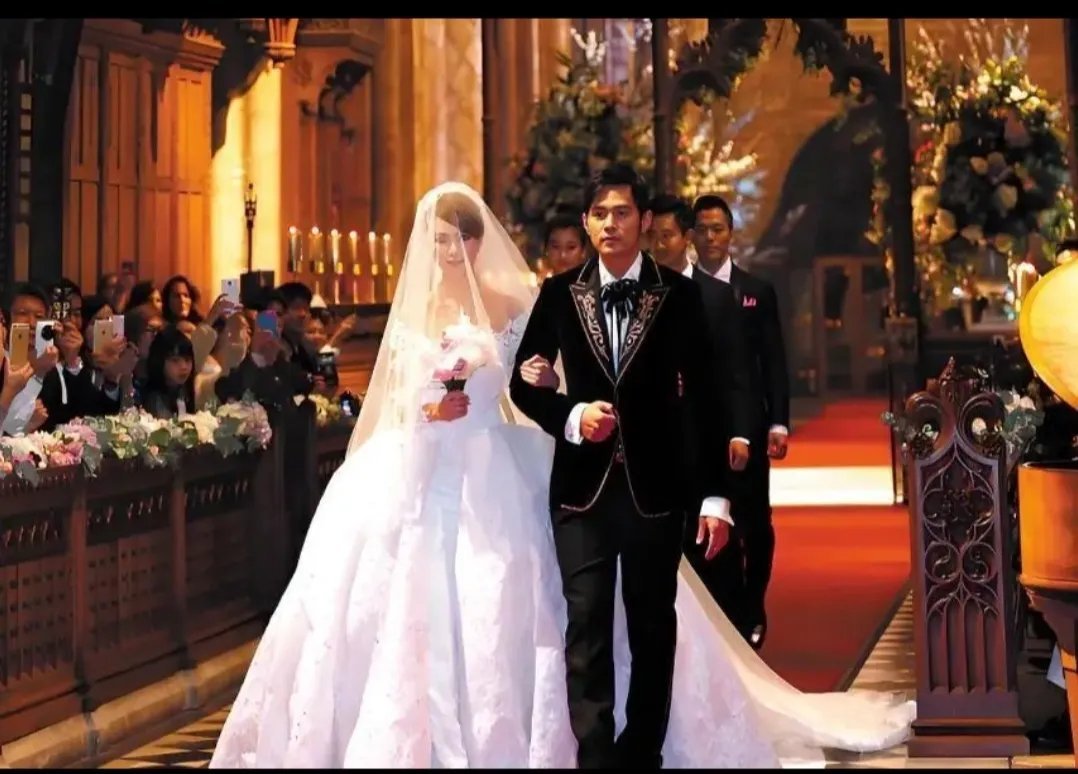 周杰伦和何猷君，同样是教堂婚礼，你更喜欢哪一个？
