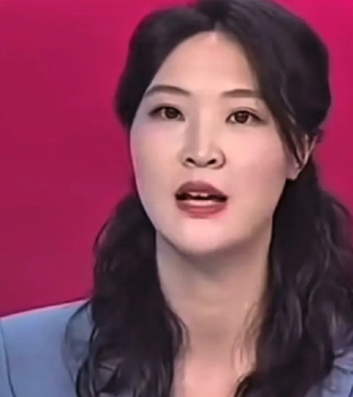 中国女排1:3法国女排，赛后解说嘉宾惠若琪接受了现场采访，看看她是怎样说的惠