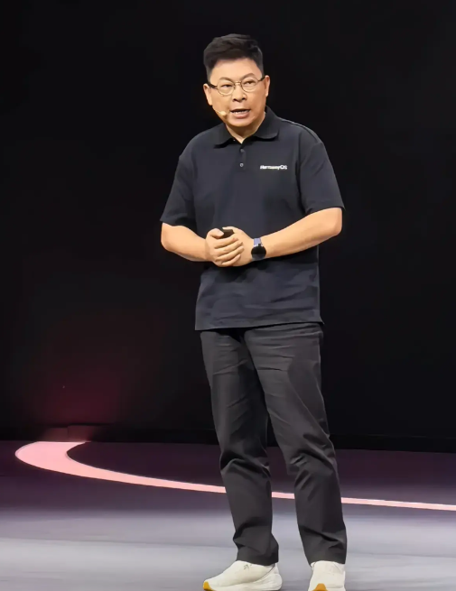 2025年开始，余承东在汽车圈可以横着走了！尊界覆盖70～200万元的范围，