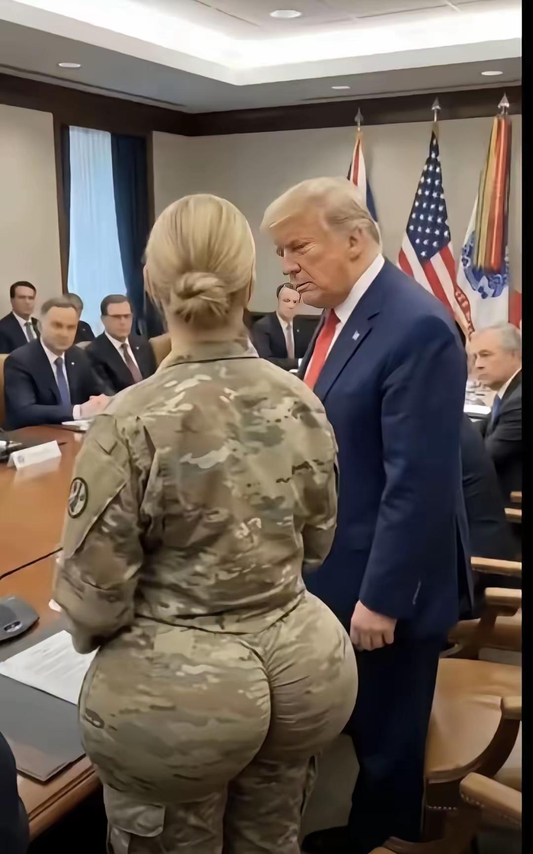 特不靠谱：吃饱点，开着轰炸机，去炸伊朗，炸弹甩完了，没炸败伊朗，你就跳下去把所有