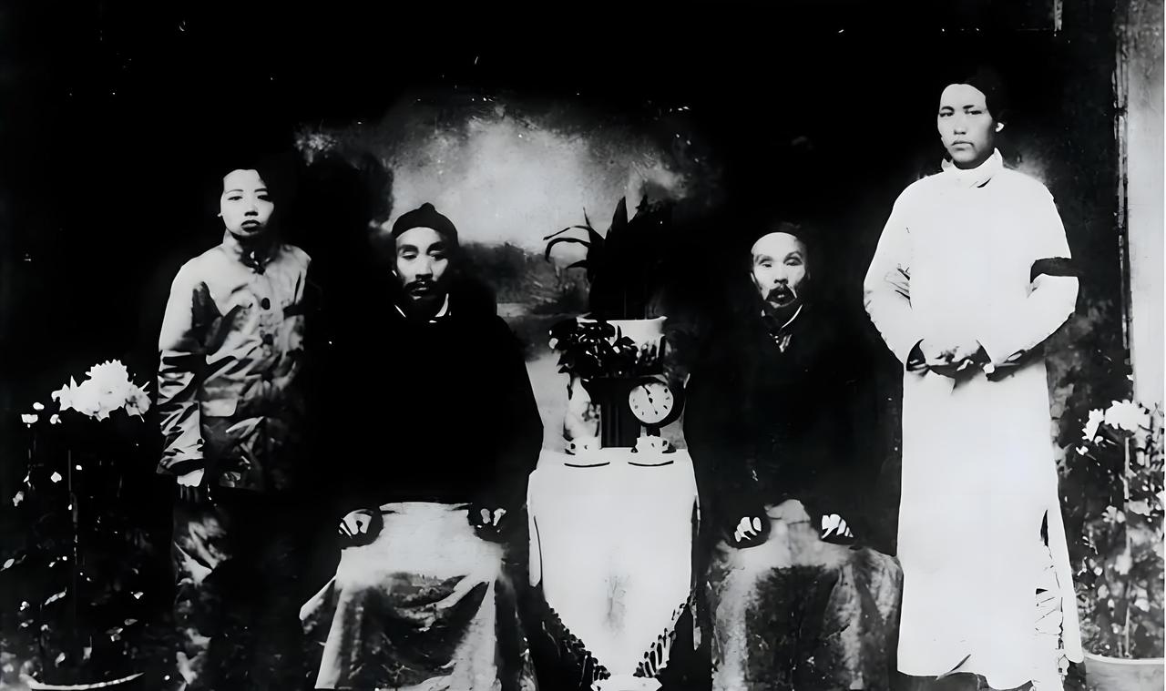 那张唯一的合影：1919年，毛主席与父亲的最后一面你有没有想过，毛主席和他父