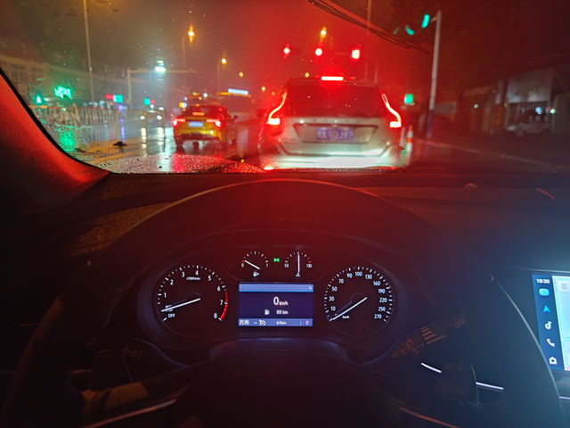 今天才提的君威加油后为啥油表显示为空朋友们，这是啥情况？今天下午才提的君威新