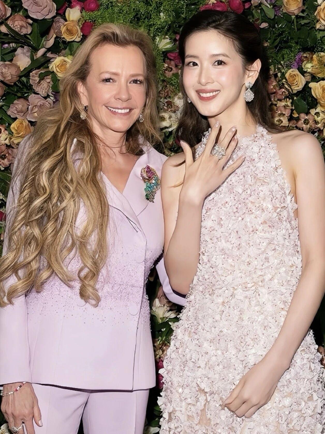 发现没章泽天这个女人真的很强一点也不像外界说的那样就是一个好看的花瓶你