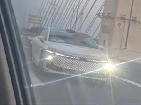 懂车之道讯近日，懂车之道获悉，社交网络平台上曝光一组广汽昊铂旗下全新轿车的路试