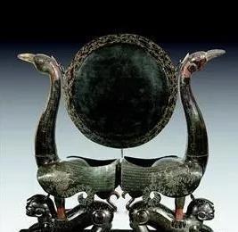 1995年深秋，观音垱镇天星观村的张永福，照例踱到湖边散心。突然，他目光一凝：上