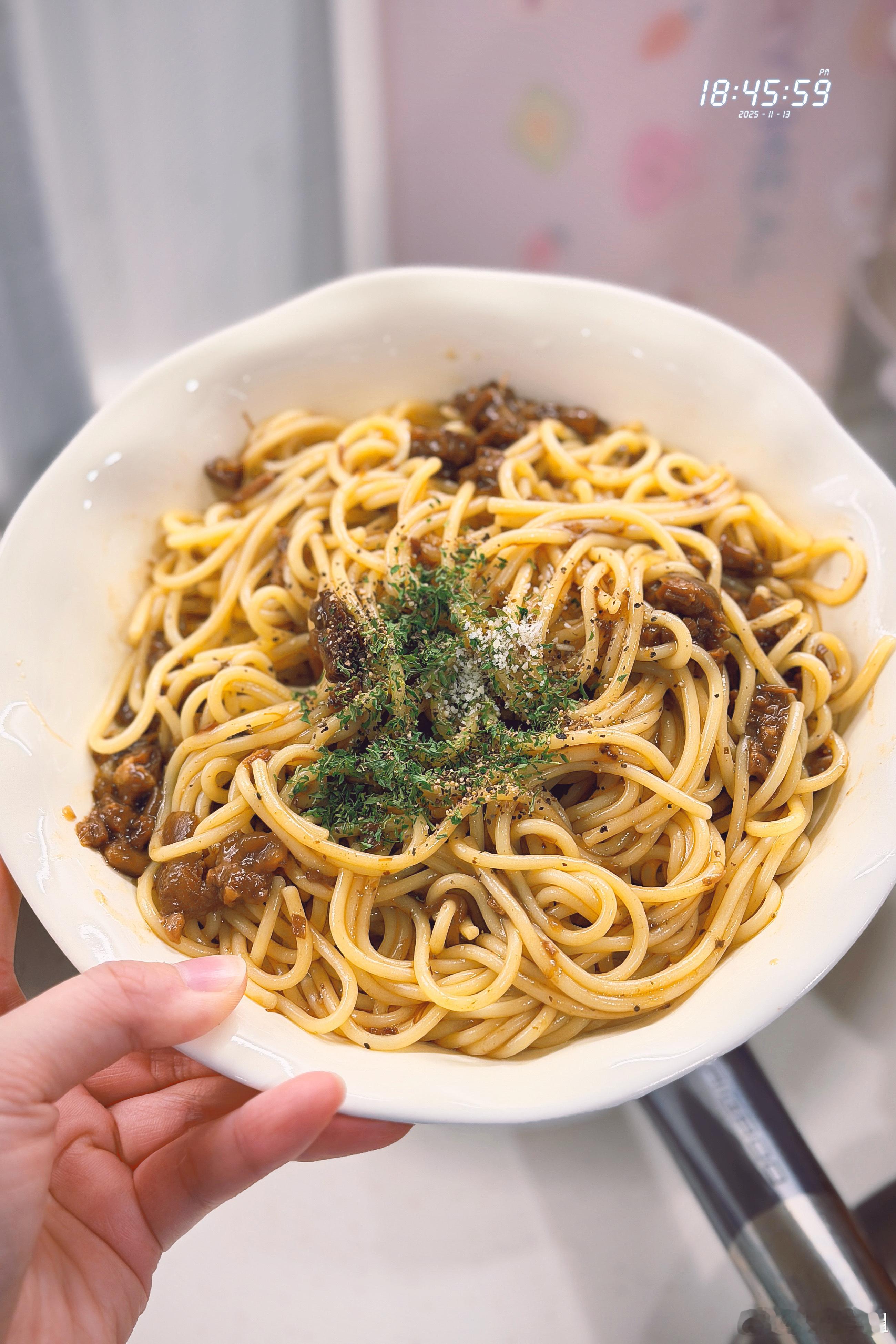 不知道吃什么的时候通常就是意面和披萨你们呢？晚饭都吃了啥