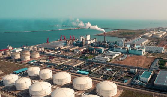 伊朗终于开窍了，开始空袭以色列的基础设施， 之前伊朗空袭的目标，实际上大多数