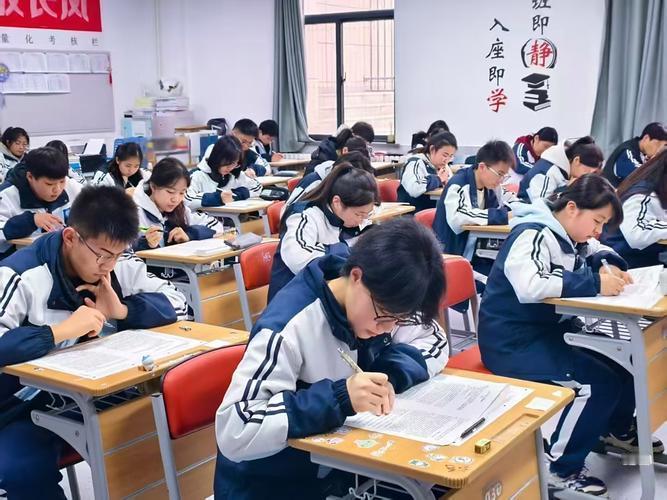 高考为啥这么卷？题难，高分反倒还不少今年高考结束，不少考生都说卷子比往年更