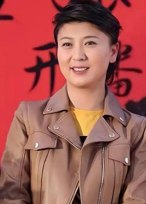 49岁闫学晶冒险产女：二婚高龄怀孕，丈夫力挺、子女反对，结局暖哭全网！