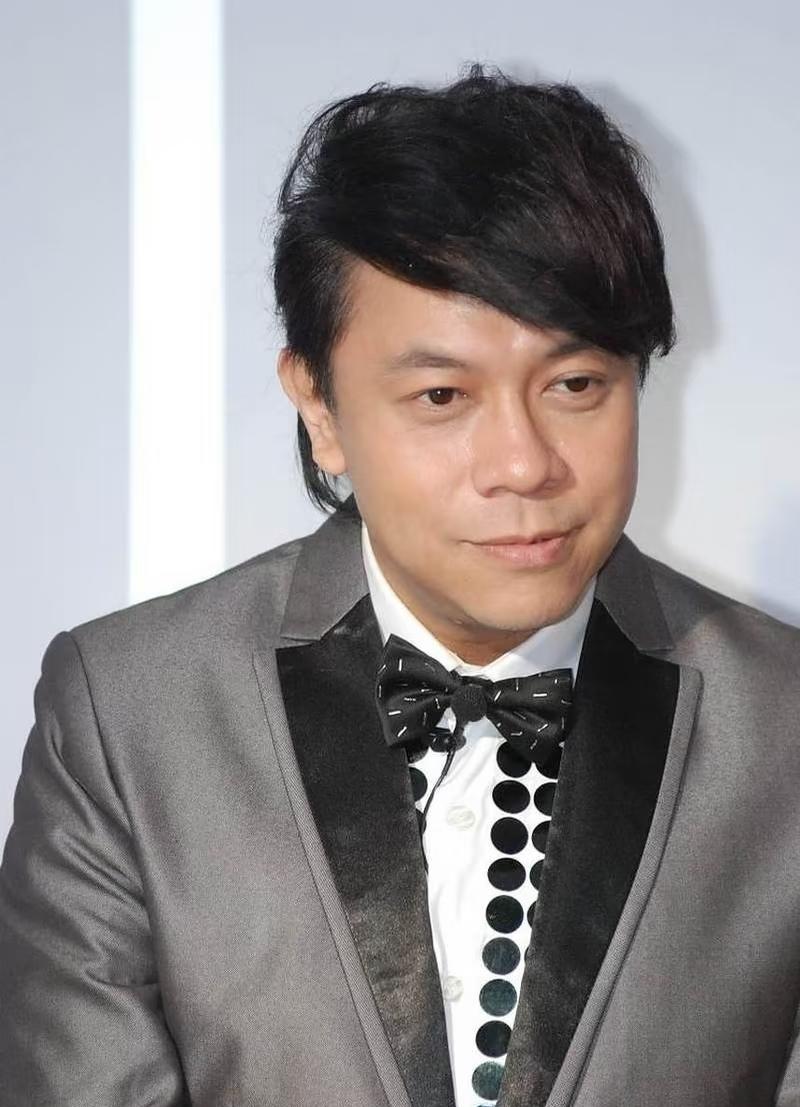 明眼人都看出来了，蔡康永这次是真栽了，不是因为他过往的一些言论，而是因为他碰