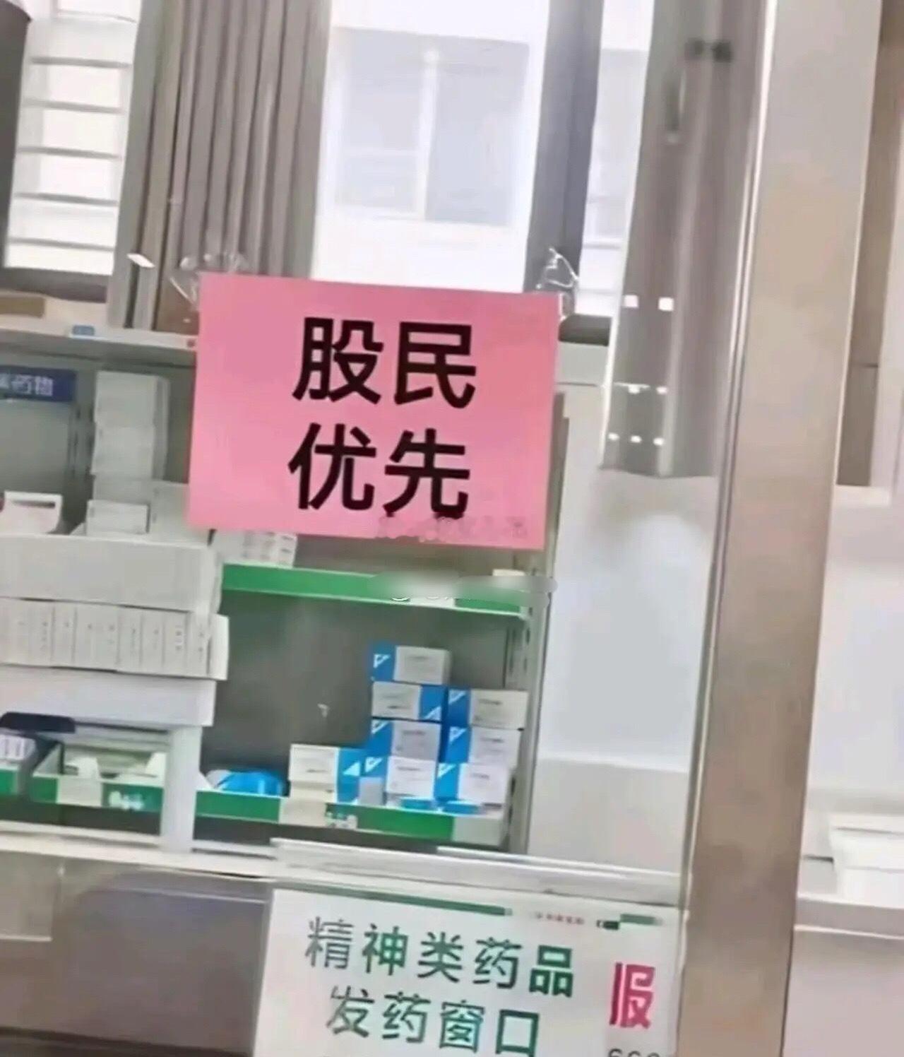 以中际旭创为代表的光通信、半导体现在应该是形成大回撤的开始，这个调整行情可以博弈