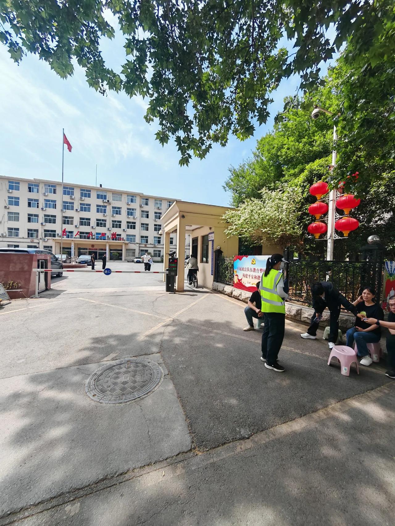 为新乡市政府点赞。一个超市温暖一个城市。到新乡胖东来购物，卫滨区政府和新乡市