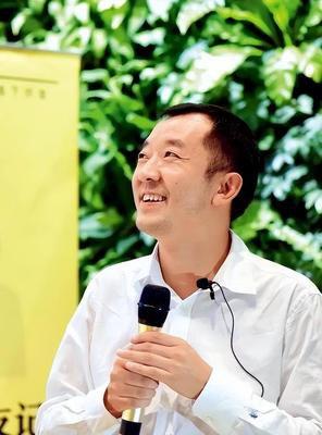 “你给老子滚！你只是个县委书记，你约老子十次，老子见你一次，就是给你脸！”这一句