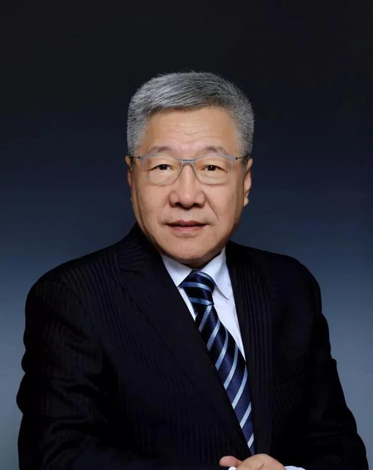 凡是退休以后，从此就有了高高在上的资本，说话做事也不讲章法了，可以随心所欲，口无