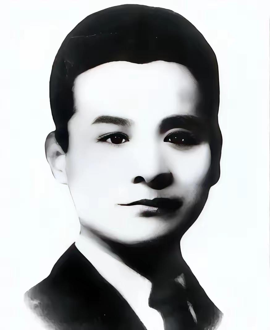 1951年上海抓了个国民党特务，这人熬不住审问说了实话。他说南京雨花台乱坟岗埋了