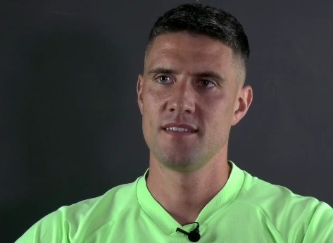 退役一天就“复出”! 凯利宣布退役后隔天, 就代表利物浦踢传奇赛