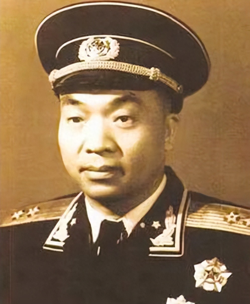 1933年，方强被敌人射穿心脏下方，伤口一直无法愈合，毛主席得知后，从桌上端起一