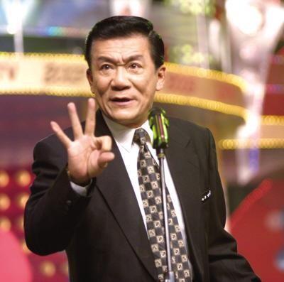 1986年，侯耀文为了跟韦唯在一起，抛弃了发妻刘彦，可是同居一年后，侯耀文又爱上