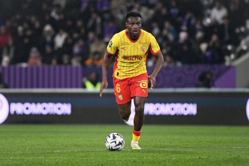 雅科布斯：国际米兰是关注兰斯后卫萨姆森·拜杜的俱乐部之一英超俱乐部也在关注这位