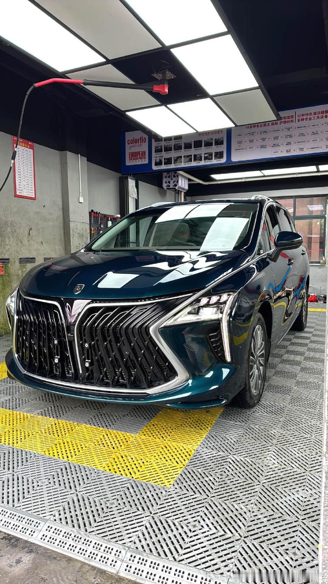 最喜欢它那个能完全放平的后备箱，露营时所有装备一口气全塞进去，空间利用率超高。