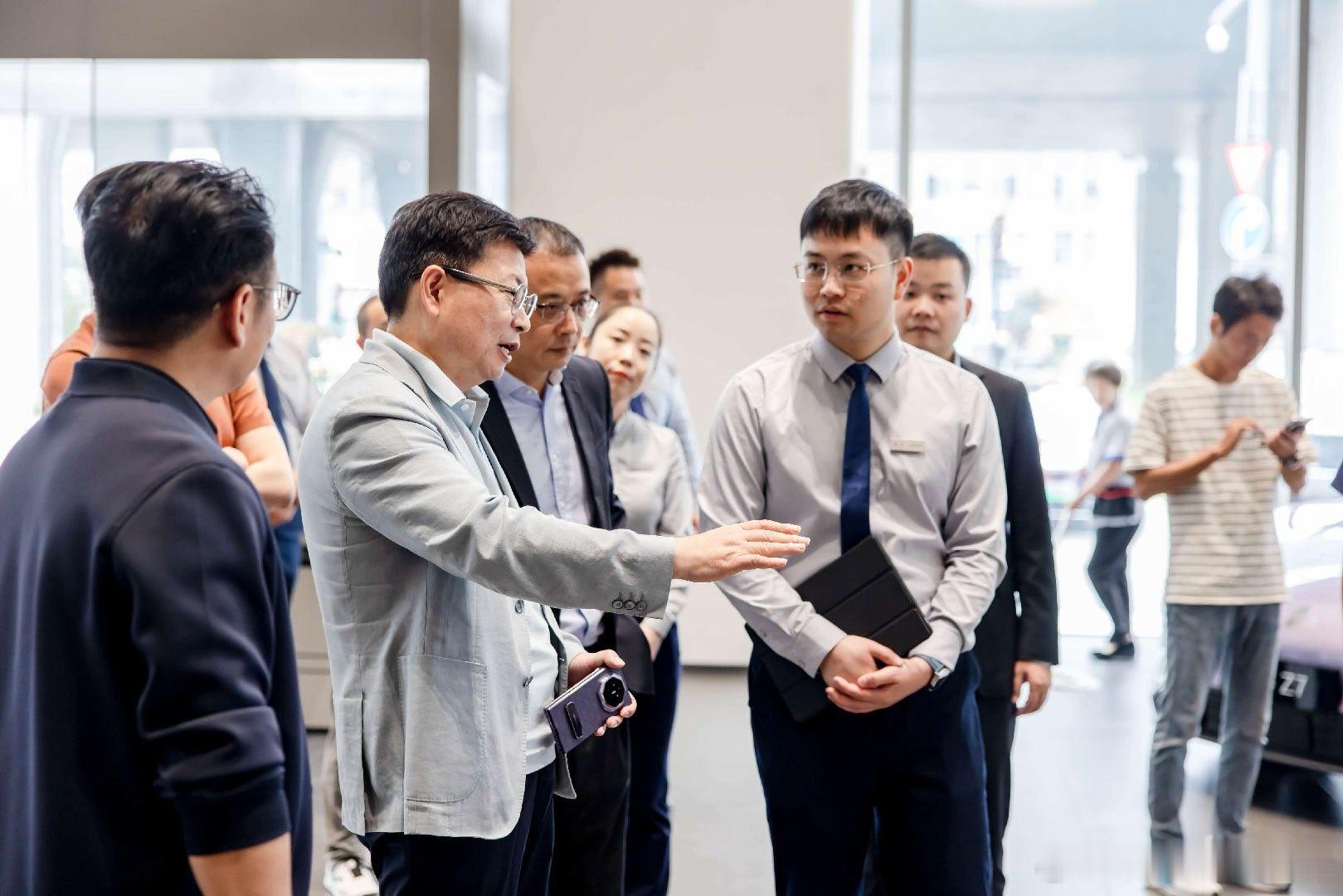 余承东爆料尚界下一款新车余承东官宣，尚界接下来要推出一台中大型家用SUV，搭载