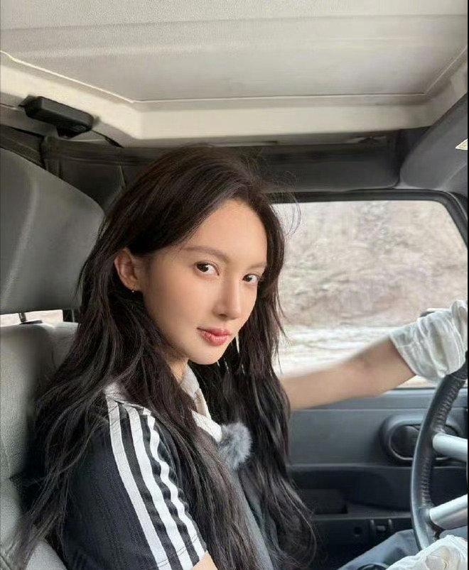 天呐，金晨这是咋回事呀！爆料称2025年3月的浙江绍兴柯桥区，金晨开车撞上警