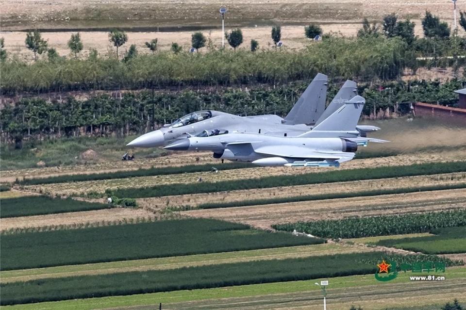 杀人还要诛心？央视曝光：中国空军模拟8架歼-16“围猎”6架阵风！ 央视军事