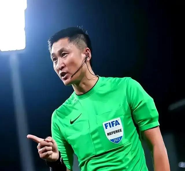 马宁无缘剩余世界杯主裁执法，中国足球再次被边缘化泼了一盆冷水马宁确认无缘本届世