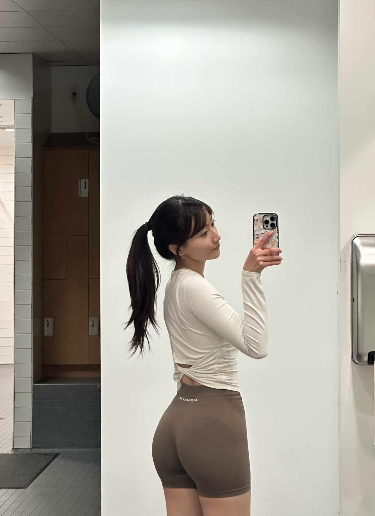 久違的自拍👋🏻✨自拍健身健身服健身日常健身穿搭健身打卡健身女孩