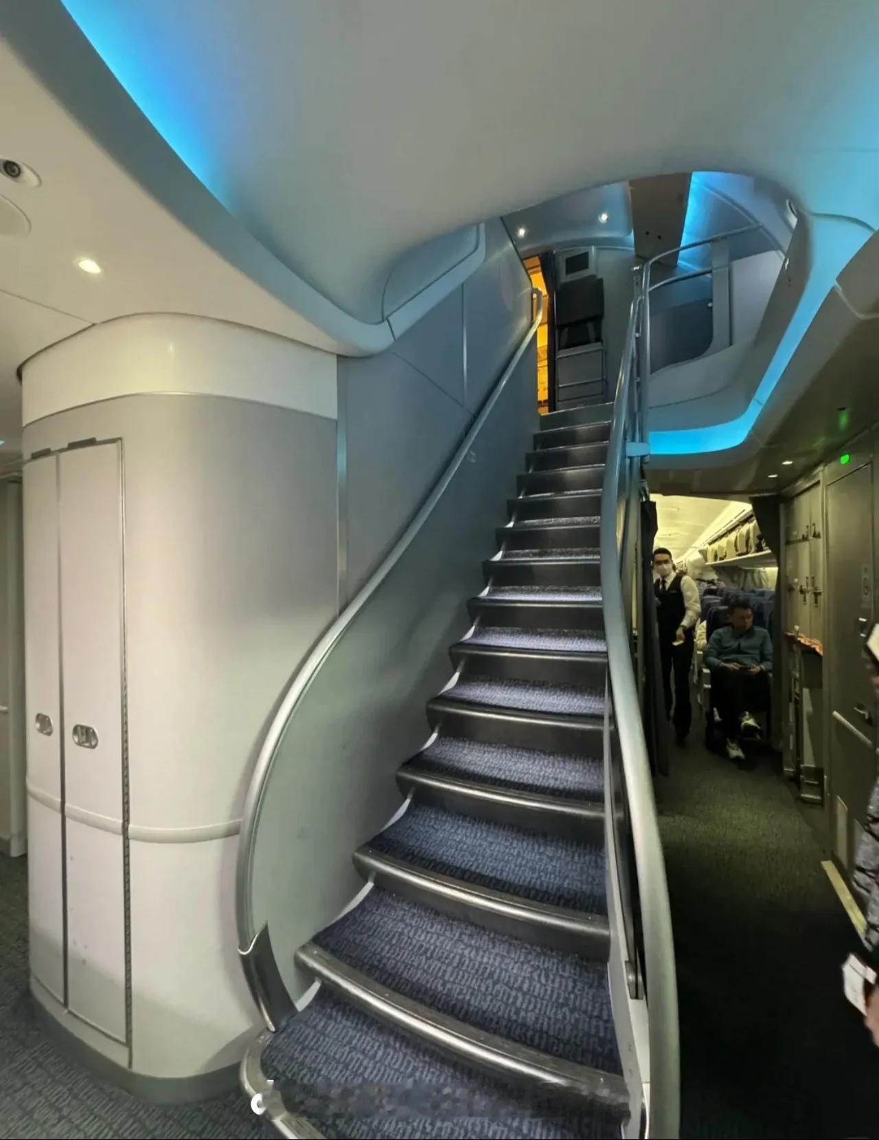 空客A380内部到底有多豪华？两层客舱全部设施详细揭秘很多人只知道A380