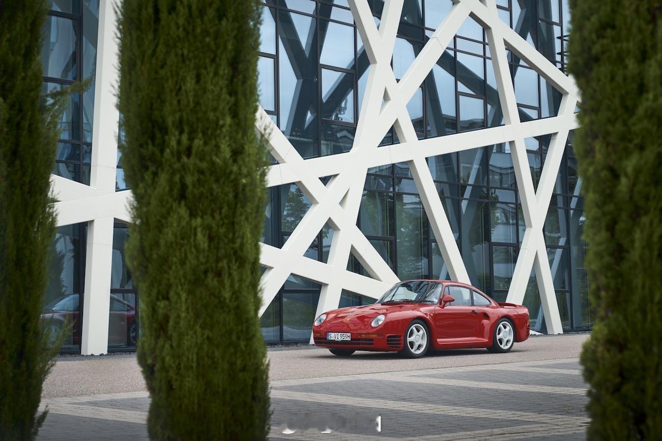 保时捷959复活渲染图保时捷959是1986年推出的划时代超跑，是当时