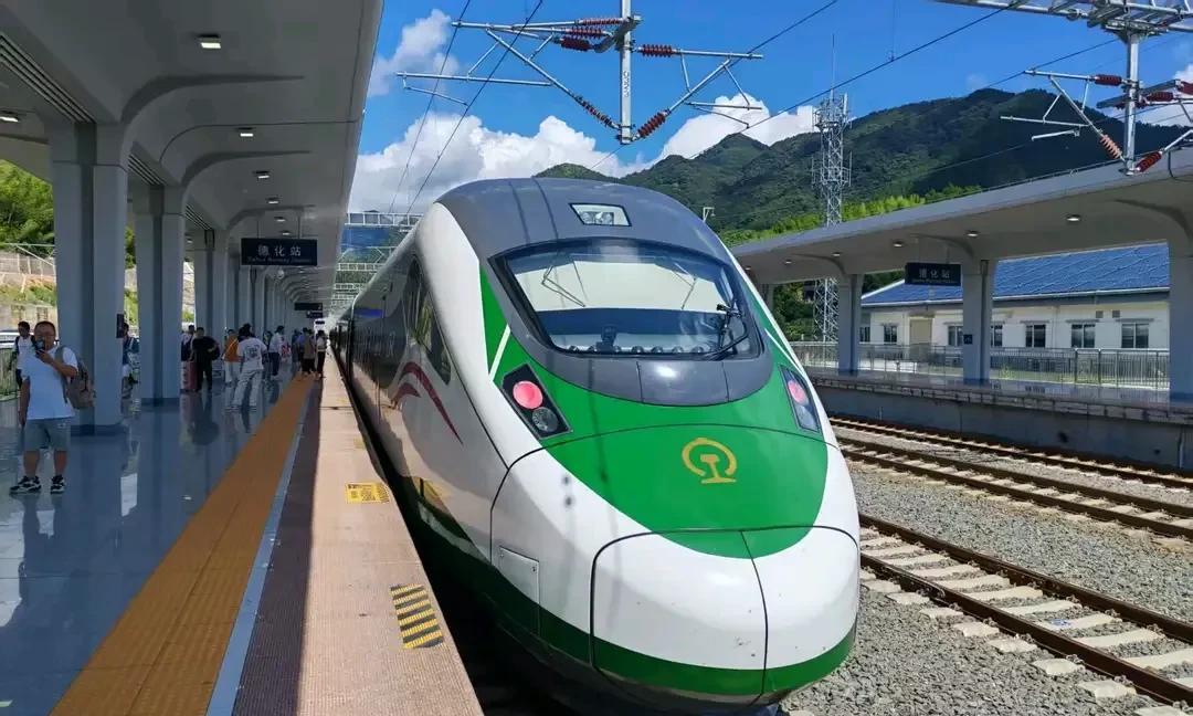 泉州将利用现有的漳泉铁路打造福建首条智慧铁路公交，方便市民通商出行，智慧铁路公交