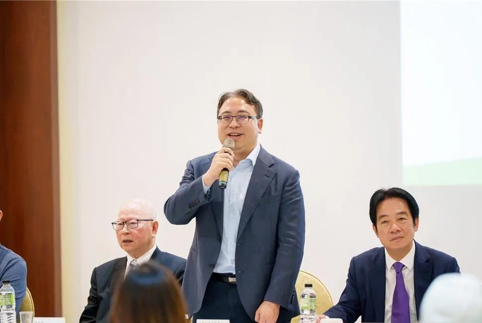 赖清德邀请民进党前主席许信良坐镇桃园，吴子嘉的点评这步棋给高分。4月26日，