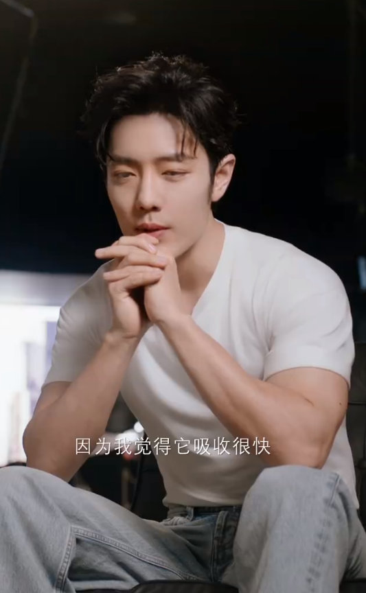 肖战长的很中国肖战白T牛仔裤清爽感肖战白T牛仔裤清爽感，谁懂肖战长得很中国