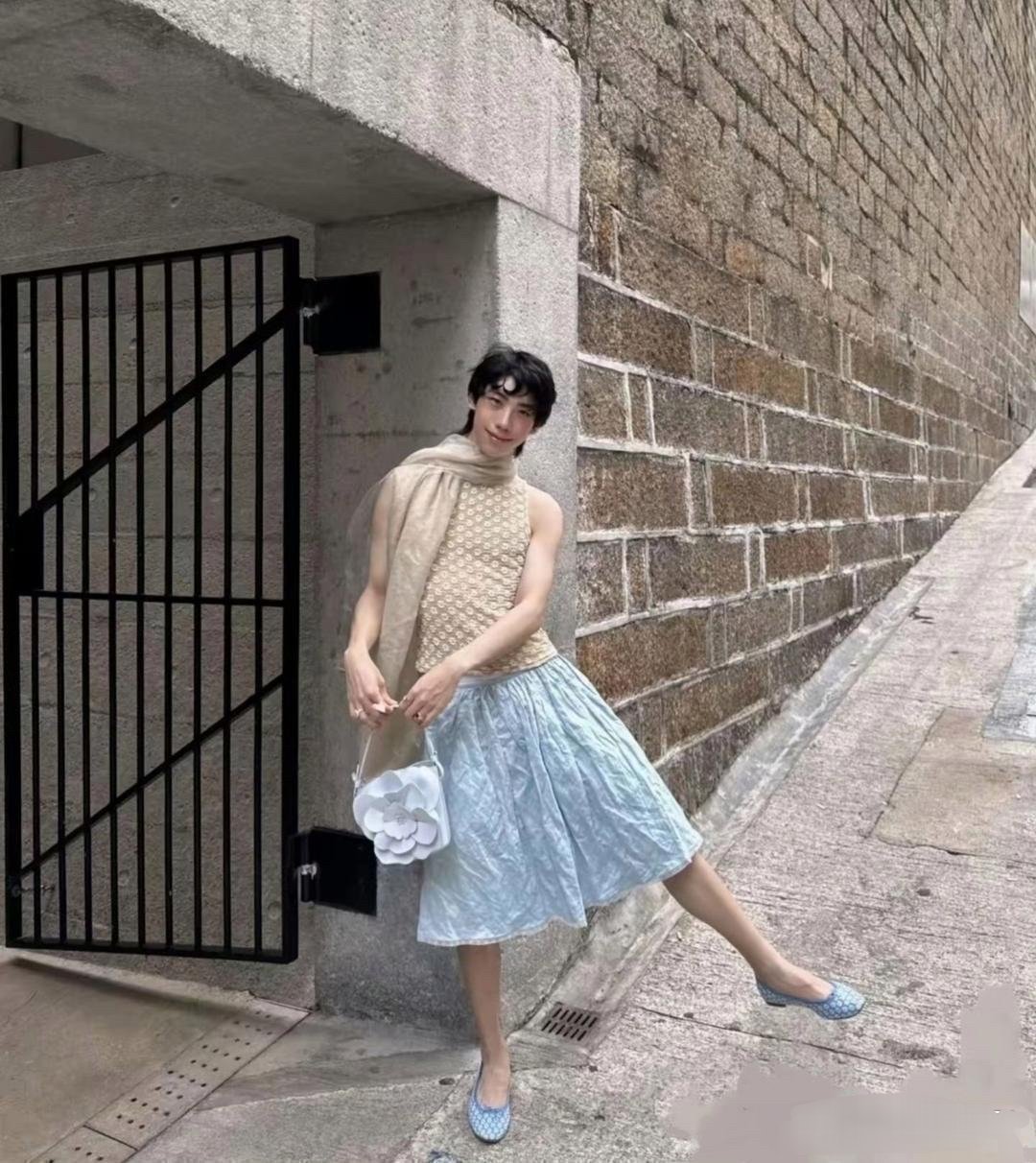 伊能静的儿子，这是走上了向佐的赛道。