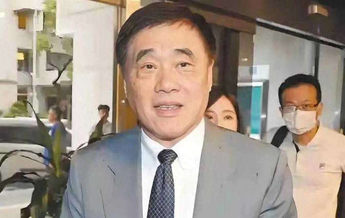 赵少康再次弄巧成拙，郝龙斌改变策略彻底不装了，郑丽文大势而成蓝营这锅“酱缸”