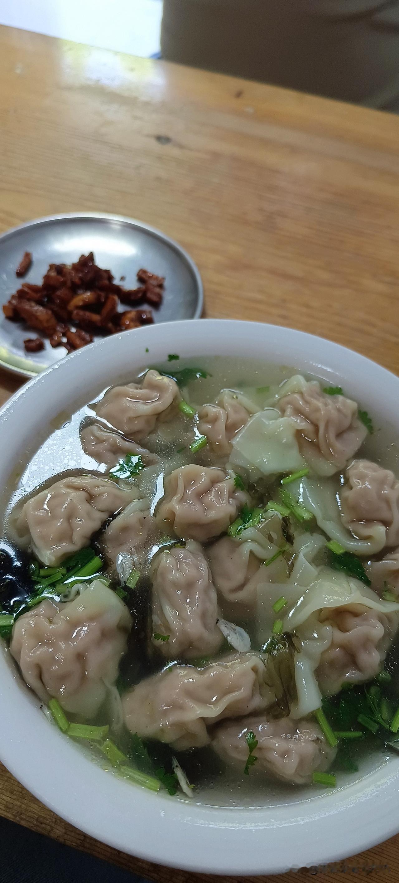 今天早晨跟我家傻男人出去吃早饭，结婚将近30年了，第一次我没有附和他，去吃他想要