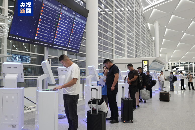 三亚凤凰机场T3航站楼今日首试运行 运力提升至3000万人次