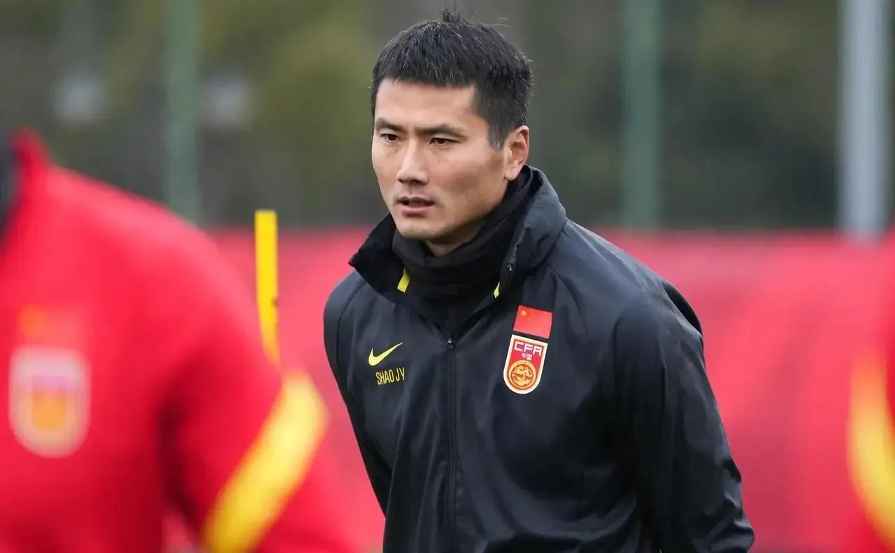 一朝天子臣子一朝臣，邵佳一担任国足主帅，新一届国足大概率将迎来3大巨变，新老球员