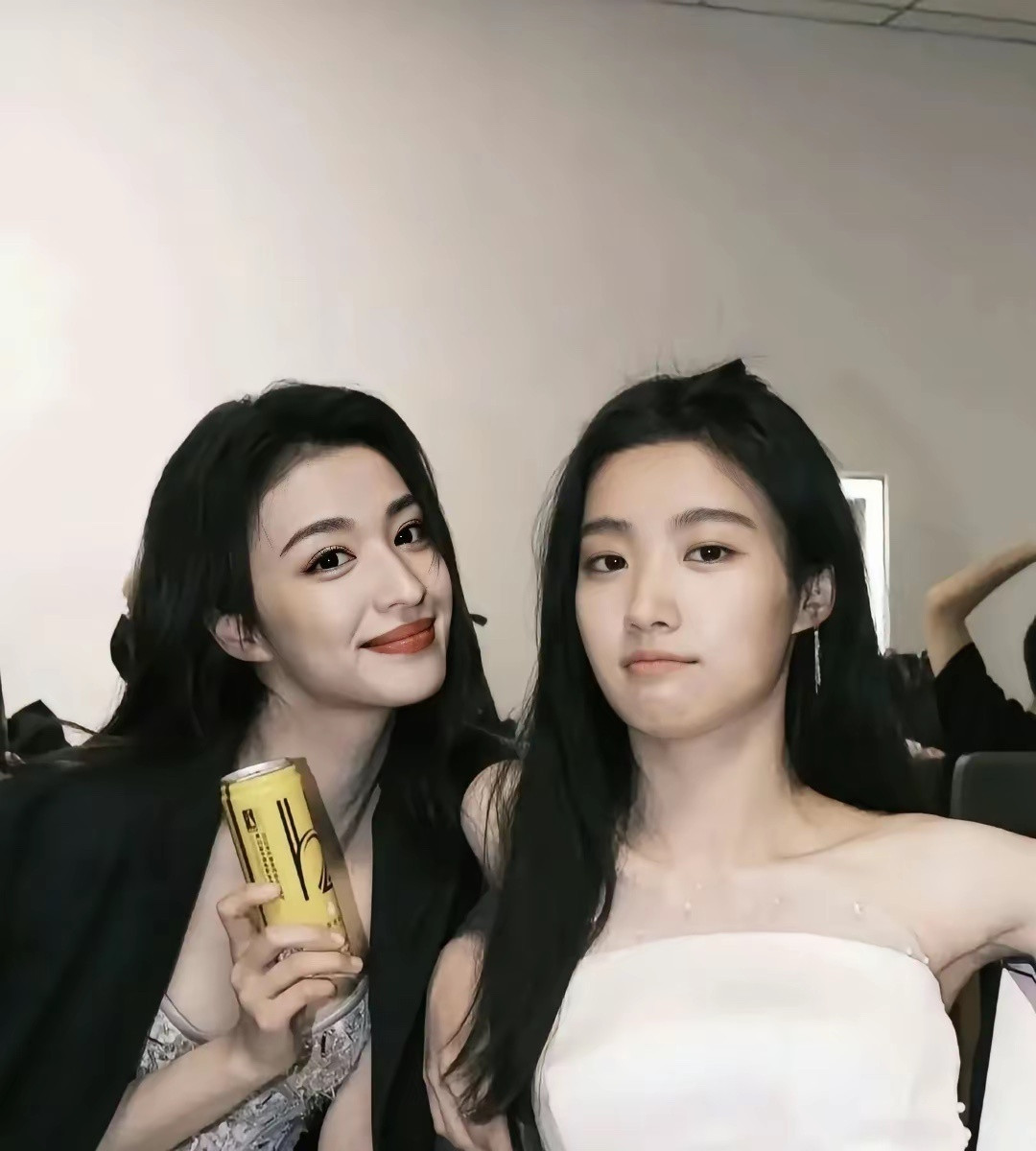 王楚然、卢昱晓同框，这难道就是皮相美跟骨相美的差别吗