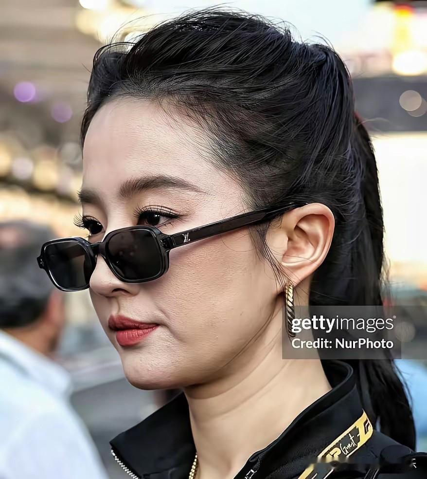 女神年龄不小了，再不嫁人生孩子就来不及了！[哭哭][哭哭][哭哭]