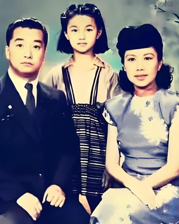 1981年2月5日，大年初一，台北荣总医院，冯庸躺在病床上，胸前紧紧抱着一条电热