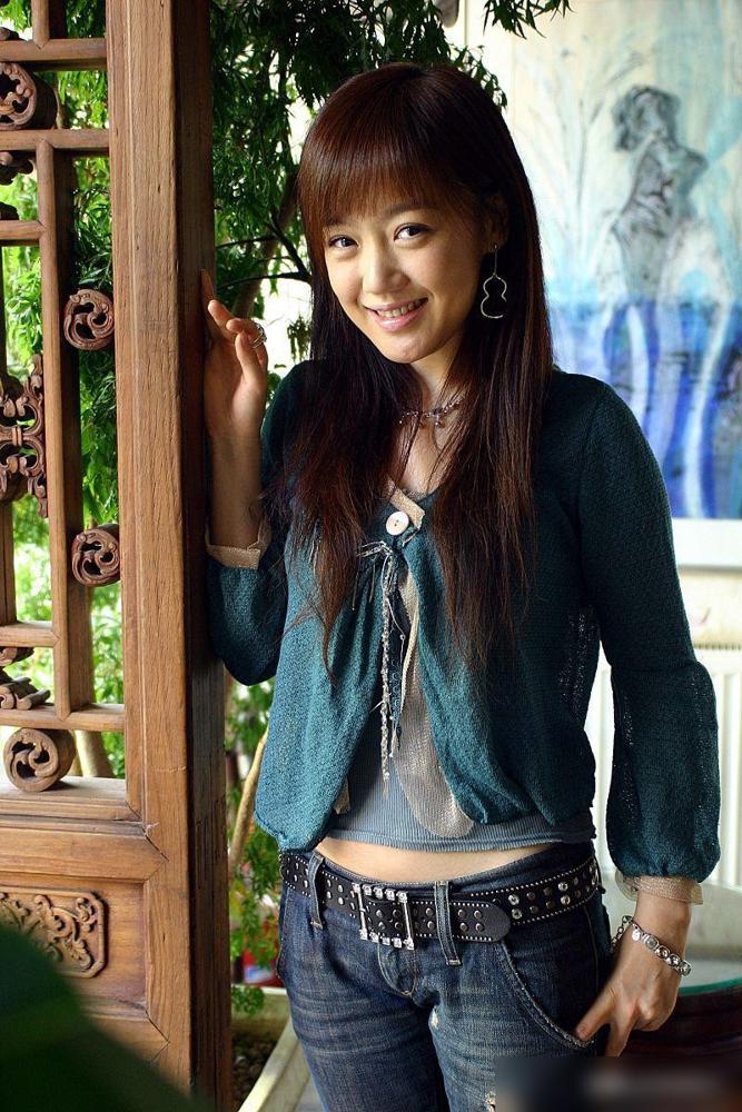 我发现薛佳凝这个人​根本经不住扒​因为你一扒才知道，她虽然顶着“哈妹”的