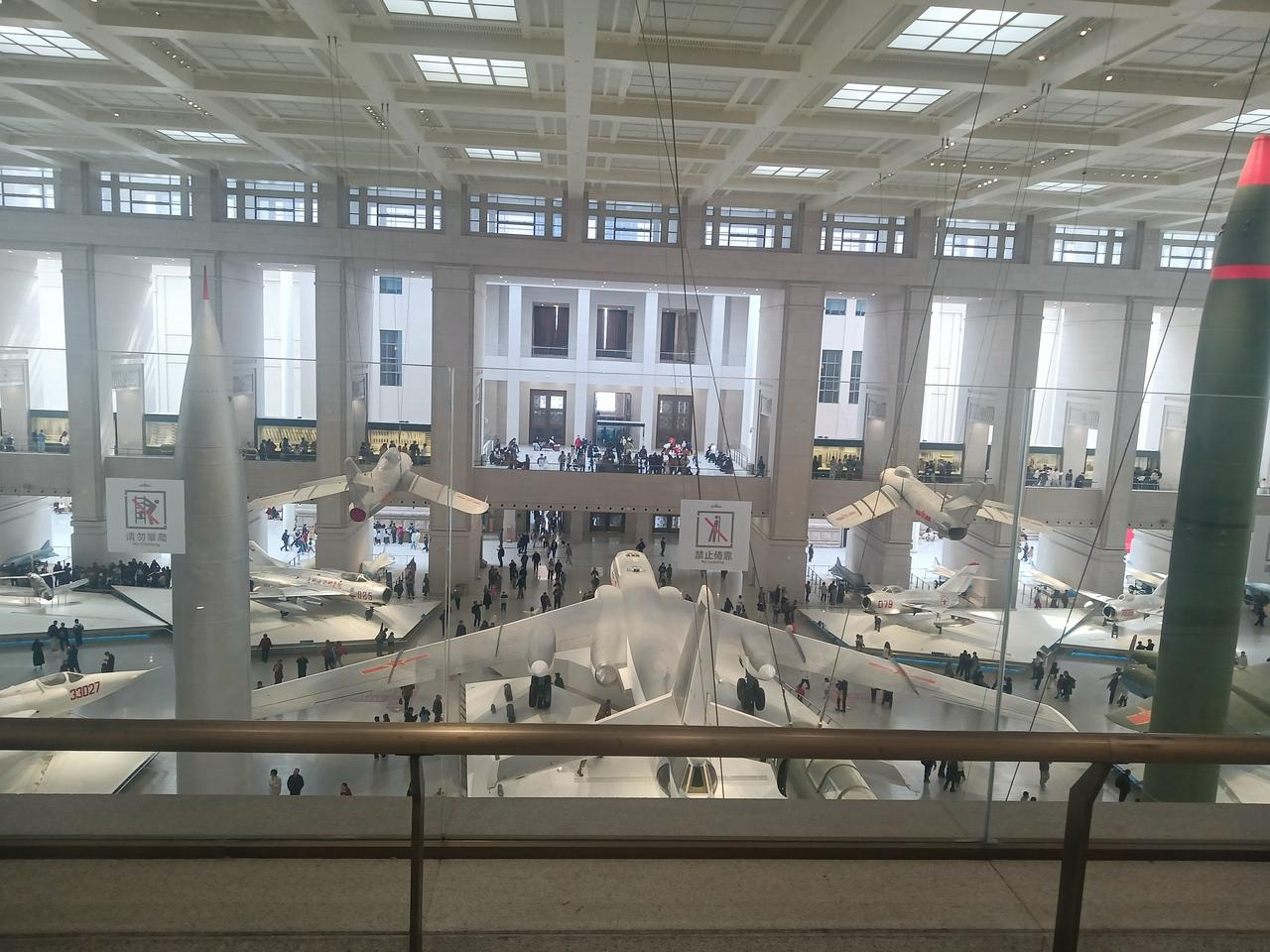 轰六轰炸机真大啊！比我想象的还大，尤其是翼展。什么时候我们的轰20能试飞？