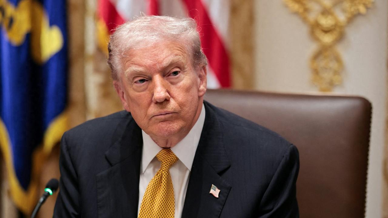 美元霸权真要塌了？中国狂抛118亿美债，连马斯克都给白宫捎话：美国基本没救了。这