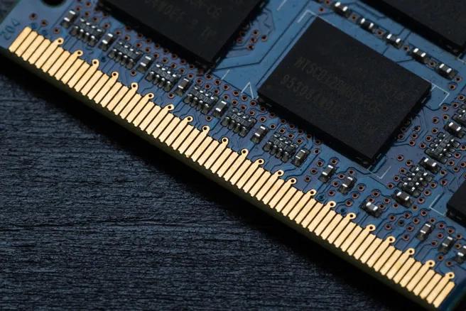 美国制裁下的意外结果：中国存储芯片实现关键反超中韩通用DRAM技术差距已缩短