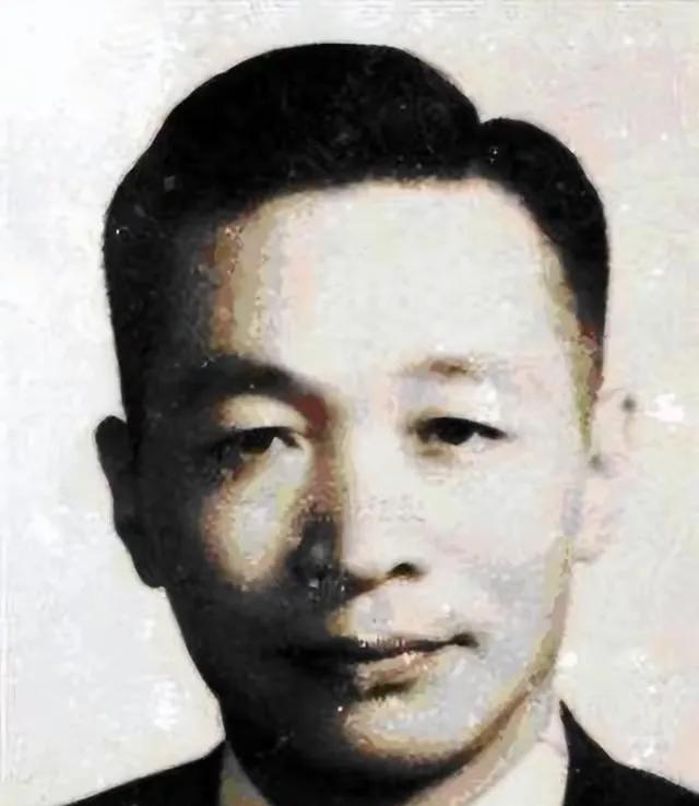 1938年，毛主席的贴身秘书沈之岳，给毛主席递了一支香烟，可毛主席却感觉不对劲，