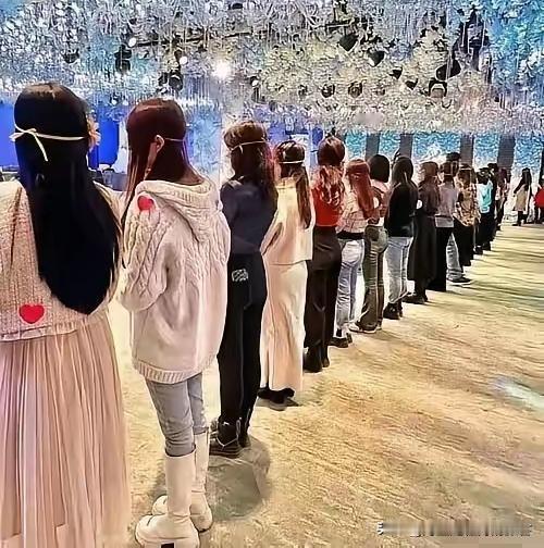 还结什么婚呀！大龄剩男跑哪去了？成都，杭州的相亲大会去了上千个女生，男的竟然只去