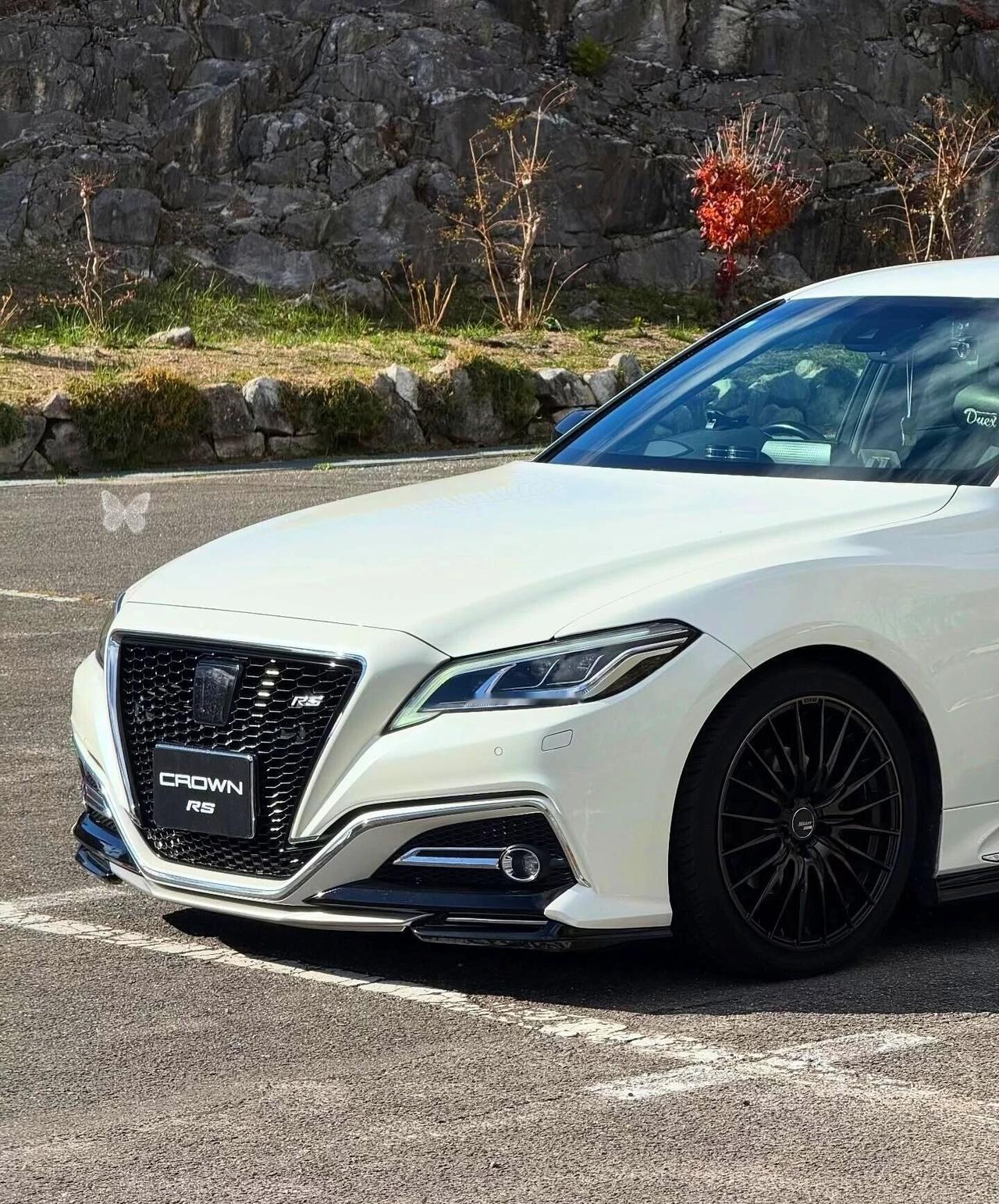 蟹不肉的帅真的藏不住谁能拒绝丰田皇冠RS？复古颜值+性能内核，越看越上头