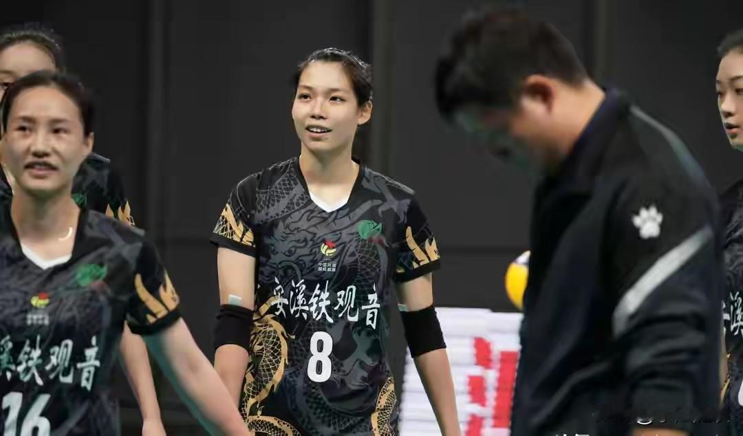 福建女排亏大了！由于在小组赛最后一场被浙江队啃下一局，虽然最终3:1获胜，但福建